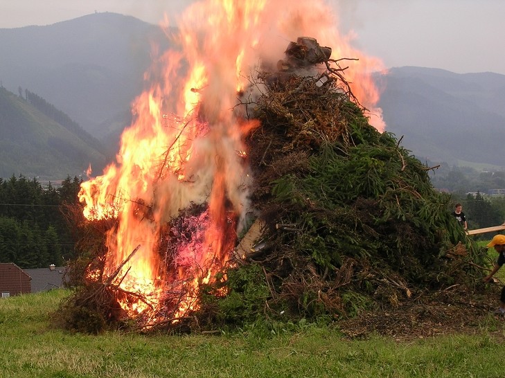 Sonnwendfeuer 2006 001